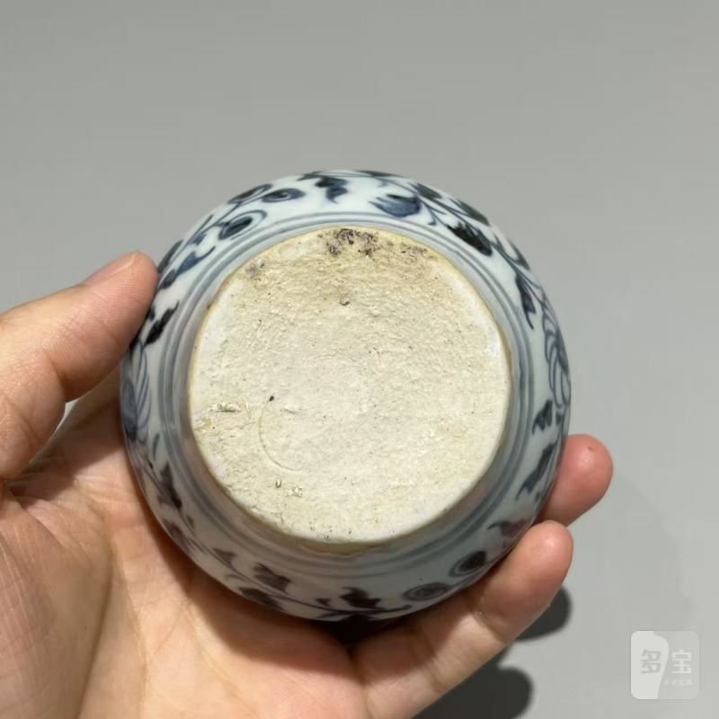 元代 青花缠枝花卉纹荷叶盖小罐 - 图7